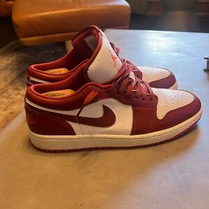 Air Jordan 1 low SE , men’s size 9.5